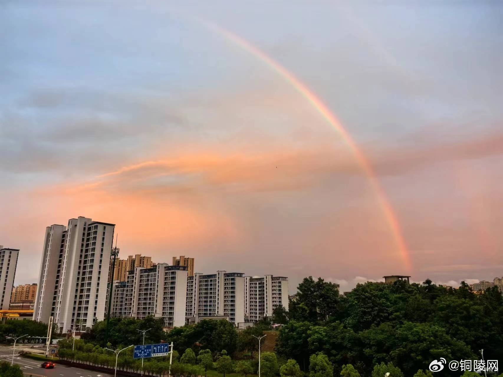 安徽铜陵喜迎雨后彩虹，最新天气动态报道